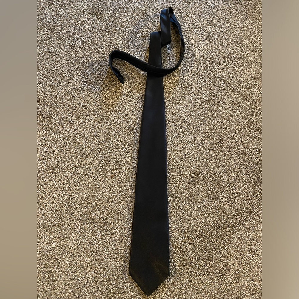Men’s Silky Black Tie